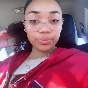 Meet your Posher, Kalani